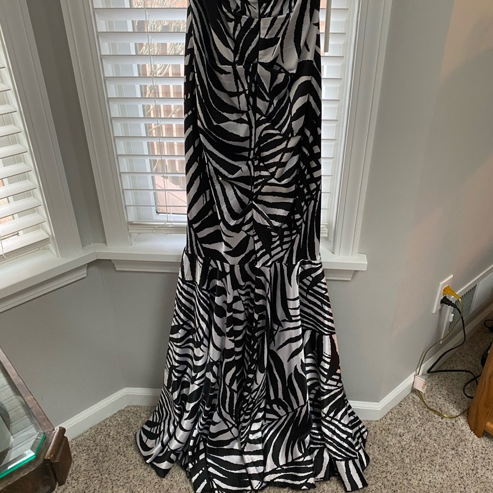 Gown - Picture 4 of 5